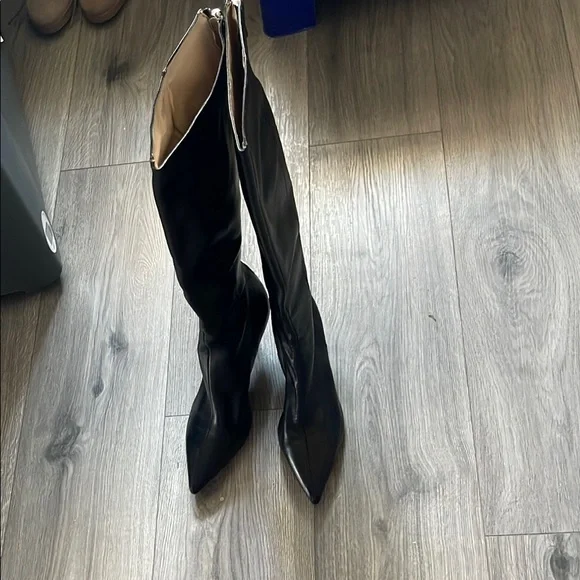 Elegant Black Leather Knee-High Boots - Picture 2 of 5